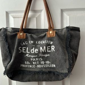 Gray tote bag - never used - French wording